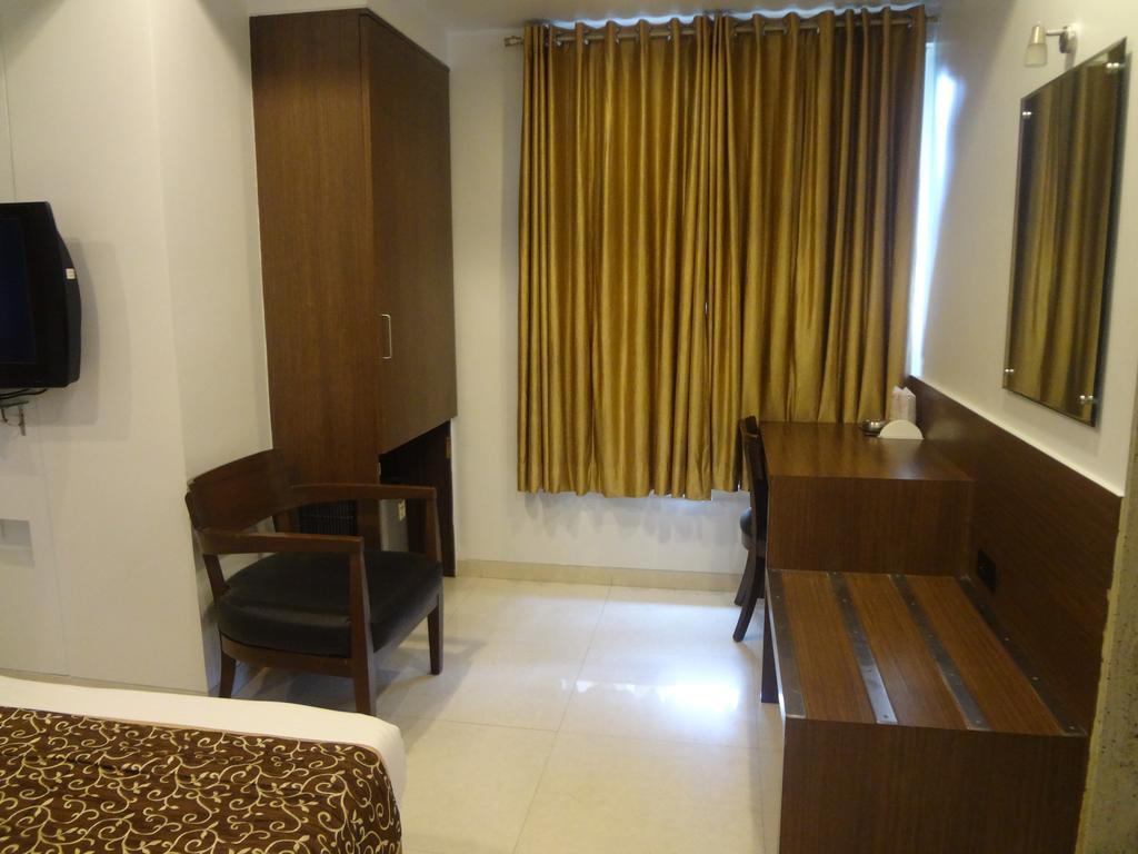 Hotel Adi Nagpur Dış mekan fotoğraf