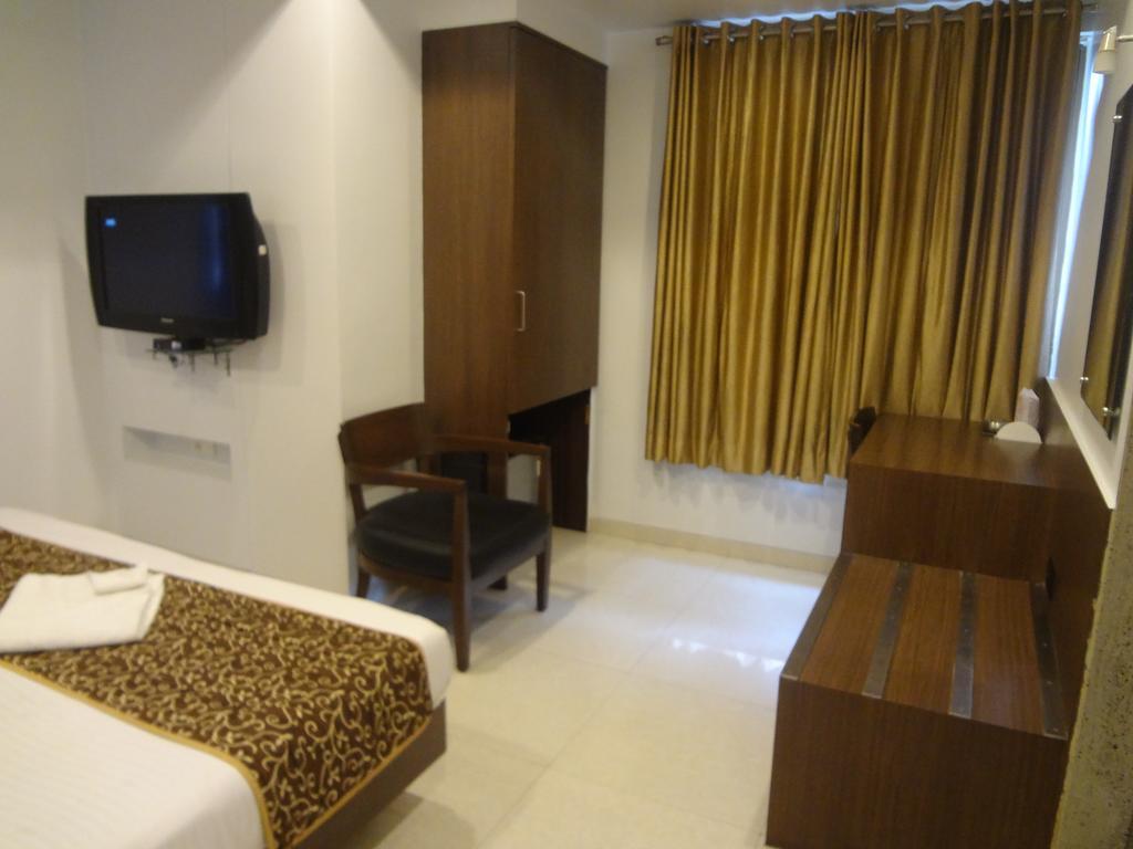 Hotel Adi Nagpur Dış mekan fotoğraf