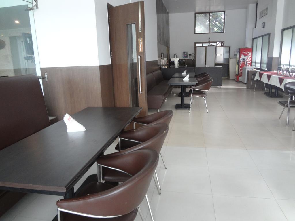 Hotel Adi Nagpur Dış mekan fotoğraf