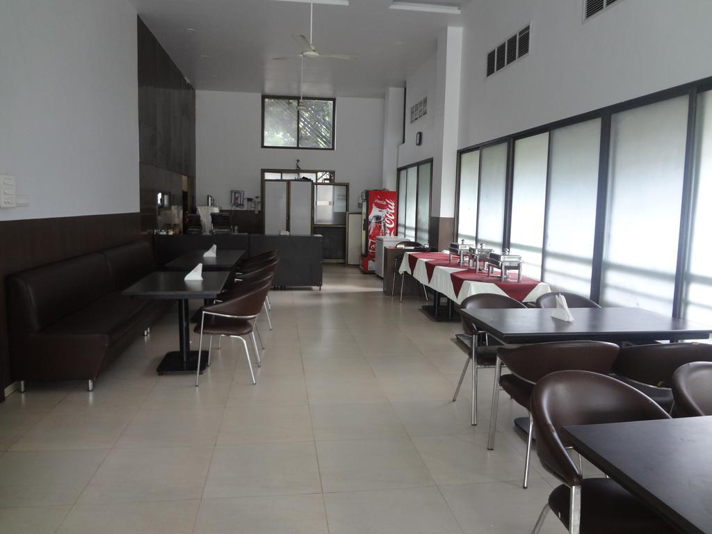 Hotel Adi Nagpur Dış mekan fotoğraf