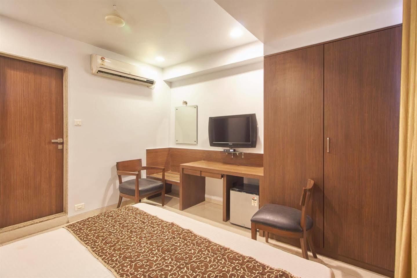 Hotel Adi Nagpur Dış mekan fotoğraf