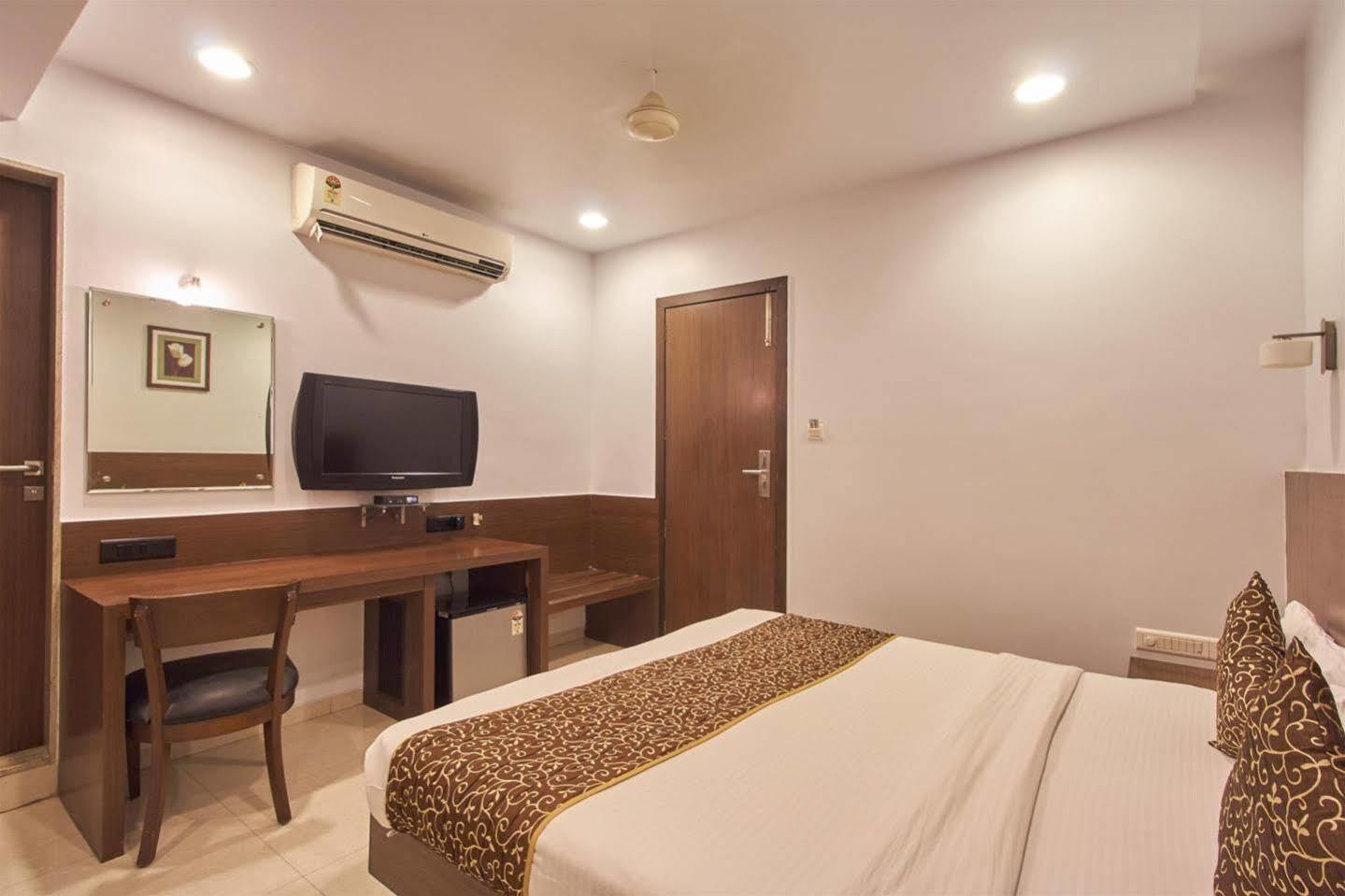 Hotel Adi Nagpur Dış mekan fotoğraf