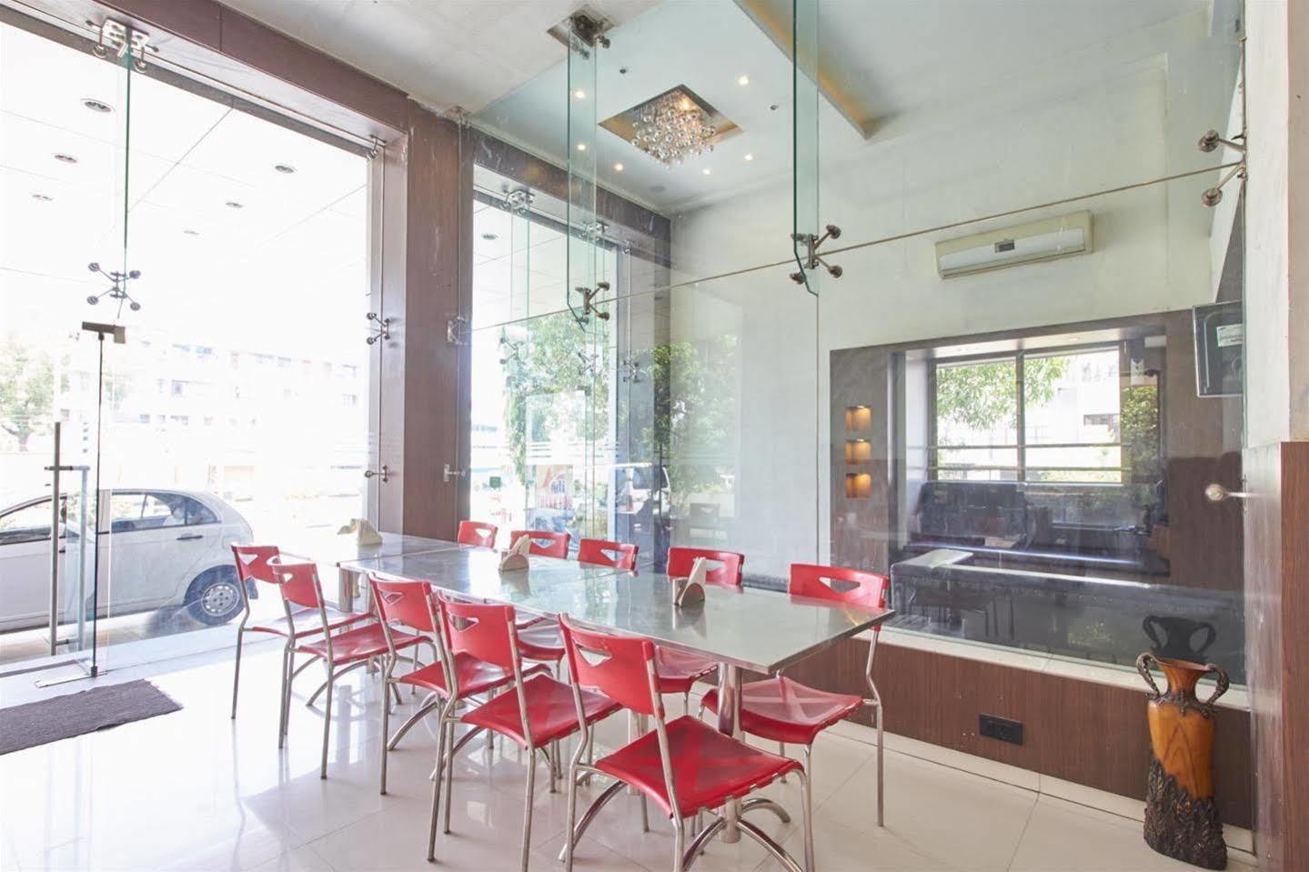 Hotel Adi Nagpur Dış mekan fotoğraf